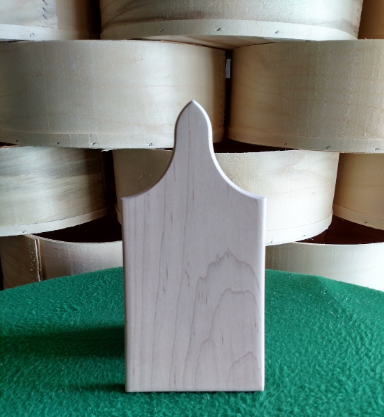 https://dufeckwood.com/wp-content/uploads/2023/06/Maple-Cutting-Board-wHandle-Small-2.jpg